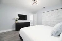 Newly Renovated 2-bedroom apartment By Sawgrass