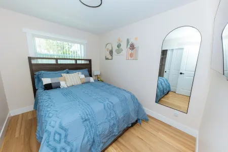 Delightful Retreat House/7 miles to beach downtown