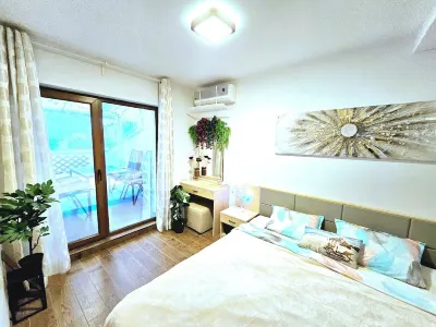 Spacious 2-bed apartment on the beach & a Sea-view large terrace Hotel a 