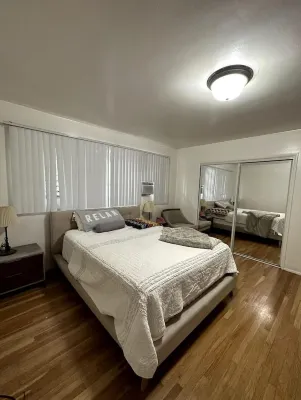 Charming and specious 2bedroom 2 2 bath apartment in Beverly Hills with AC, WiFi