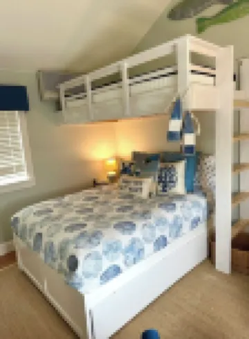 Charming StoneHarbor WATERFRONT back-bay cottage minutes to beautiful SH beaches