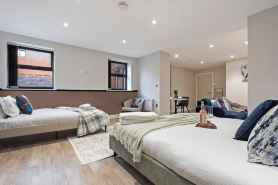 Sleek & Cosy Central-Leeds Apartment for 3-People!