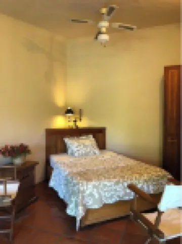 Cuernavaca's Hidden Gem: Adorable Bungalow with WiFi & Serene Garden Escape.