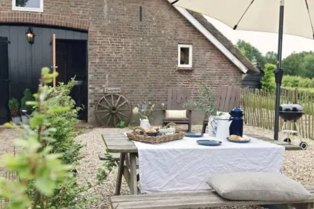 1 bedroom agritourism property in oosterwolde Отели в г. Oosterwolde