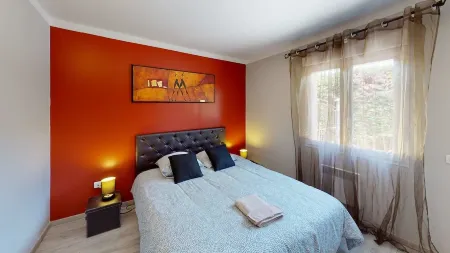 Villa les Lauriers Roses heated pool 10 min Avignon Отели в г. Тавель