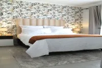 Midrand near carlswald Lifestyle Shopping Center and San ridge square N1access.. Hotels near Makhulong Stadium