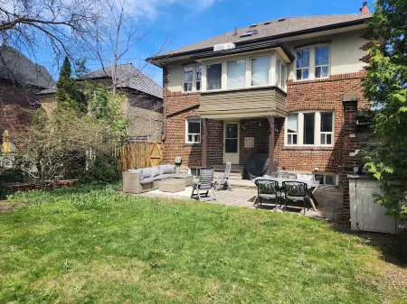 Central Yet Serene Отели рядом с достопримечательностью «Торонто Ботаникал Гарден»