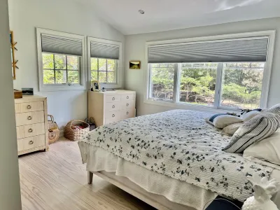 Seaside Serenity: Newly renovated ocean breeze home - minutes' walk to the beach Hotels in der Nähe von Shelter Island Heights Private Beach Club