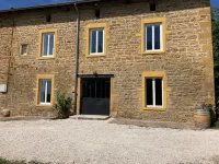 Gîte au Cœur du Beaujolais, Dans un Domaine Viticole Hotels in Bully