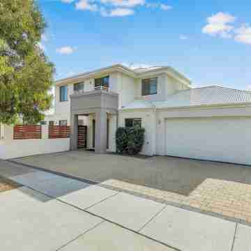 Family Haven | Long-Stay Approved | Full Amenities Hotel Exterior