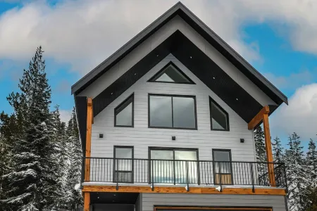 Skiing & Hot tubbing at Mt Washington Chalet