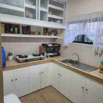 Comfortable and Cozy 2 Bedroom 2nd Floor Apartment Others