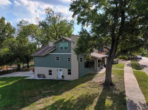 Luxury 1BR, Sleeps 4, Walk to stadium/downtown, Full kitchen, W/D