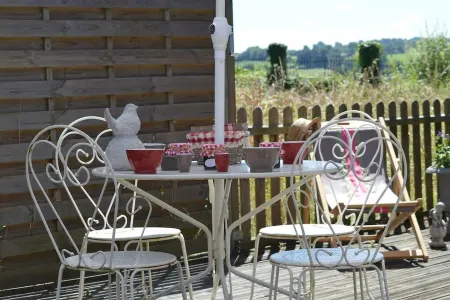 In the heart of the Pays d'Auge, charming little house... Отели в г. Ле-Мениль-Дюран