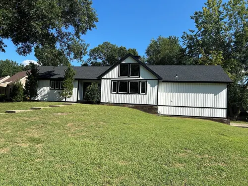 3Bedroom and Loft Countryside Dr Home Minutes from Pitt State and Local Eateries