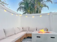 Blue Waves Getaway l Pool Putt Putt l Movies Hotels in West Bradenton