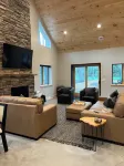 Brand New 3-bedroom home with WiFi, AC ,on Schuss Mountain GC -Hole#2