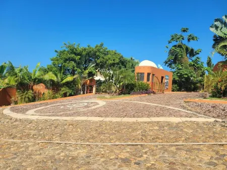 Magical Ocean Views in a 1 bedroom Jungle Paradise! Long term stays welcome!