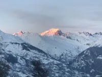 Chalet 14 Personnes Montchavin Vue sur le Mont-blanc! Các khách sạn ở Bellentre