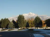 2 story, private, quiet upscale neighborhood MINUTES FROM 4 MAJOR SKI RESORTS - Homestays