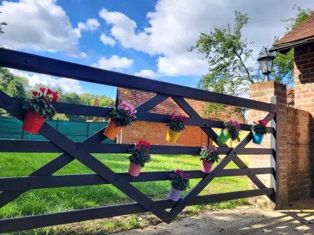 Rural Cottage| Stunning Views| with Free Parking| Quiet