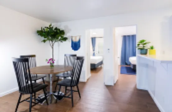 Breezy-2BR-Gated Unit w Kitchenette