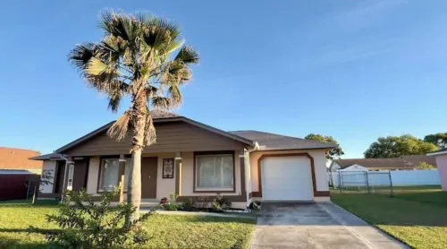 Cozy home in Buenaventura Lakes, Fl