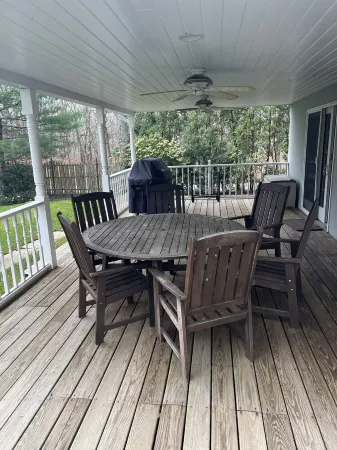 Sagaponack home with fenced-in Pool.  Ideal for young kids. Отели рядом с достопримечательностью «Sag Harbor Historical Museum: The Annie Cooper Boyd House»