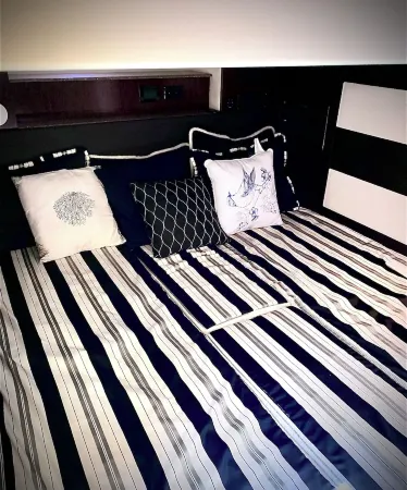 Day or Night charters! Seas the Moment! 42' Charter Yacht- 2 beds 2 baths