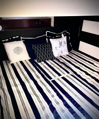 Day or Night charters! Seas the Moment! 42' Charter Yacht- 2 beds 2 baths