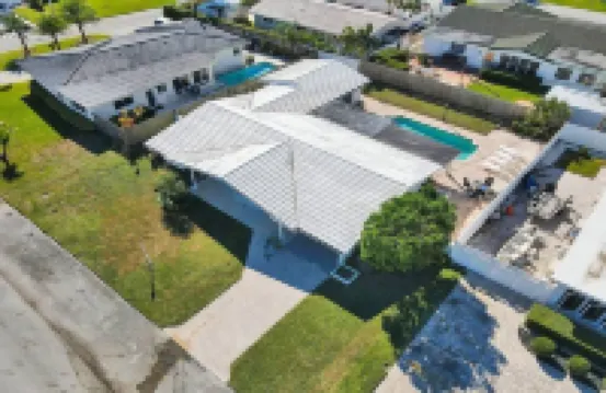 Stunning 4BR Hted Pool &Jacuzzi Close 2 the Beach