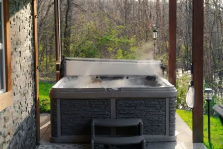 COZY Cabin with Hot Tub - Near all in Hocking Hills