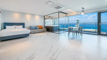 Sokcho the Sharp Pension Отели рядом с достопримечательностью «Sokcho City Museum & Displaced Civilians Folk Village»