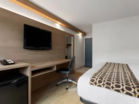 Travelodge by Wyndham Blairmore Hotels in Crowsnest Pass