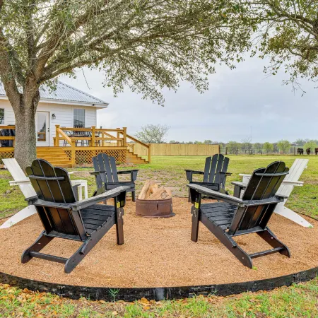 Furnished Deck + Views: Rural Schulenburg Retreat