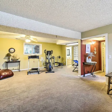 Spacious Tacoma Getaway 2 Mi to Old Town!