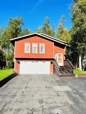 Scenic, cheery, and bright Eagle River home base to adventure.