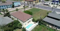 Pool Walk to Beach Sleeps Tons #C 2 Bedroom Condo by Redawning