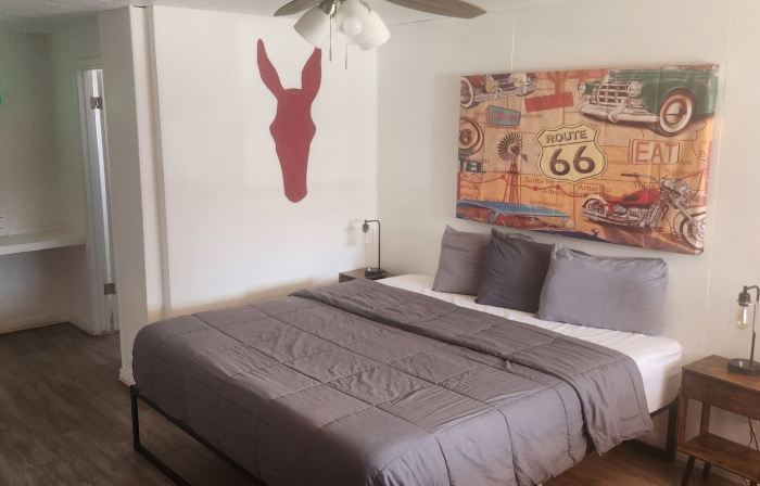 Brad's Desert Inn