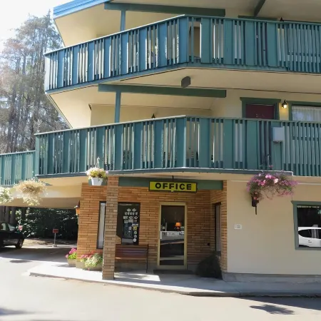 Robin Hood Inn and Suites