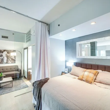 Dtwn Cleveland Loft-Style Condo Walk to Stadiums!