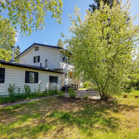 3 Mi to Pioneer Park and University Spacious Home!