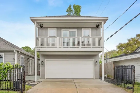 Wonderful Getaway 1BR with Balcony Views