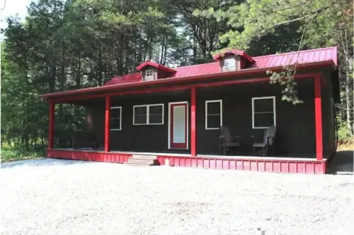 The Bear Den (Secluded in Amish Country and peaceful)