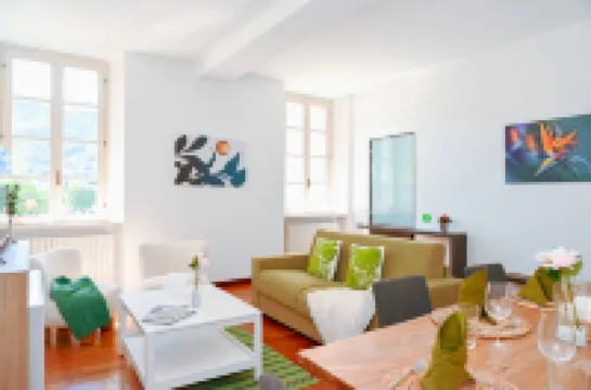 One & Only Lake View Apartment in Central Como