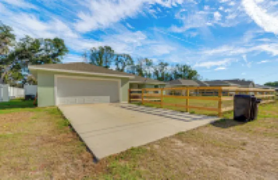 距離Rainbow Springs 2英里：帶熱水浴缸的家！