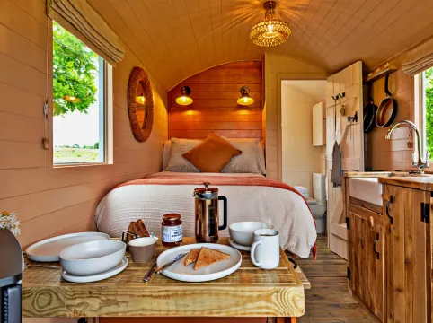 Shepherds Hut in Llŷn with Snowdonia Views