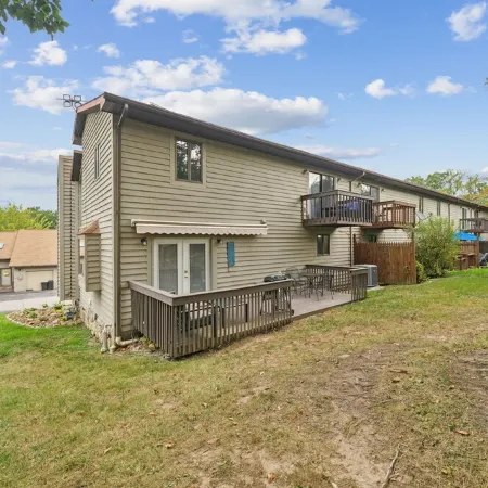 3 Bedroom Townhome next to Cheat Lake / Sunset Beach Marina!