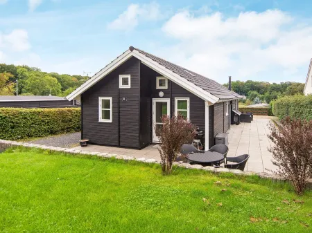 Bright Family Cottage by Kelstrup Beach