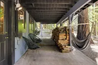 Decks, Grills and Fire Pit Camp Connell Hideaway! - spa